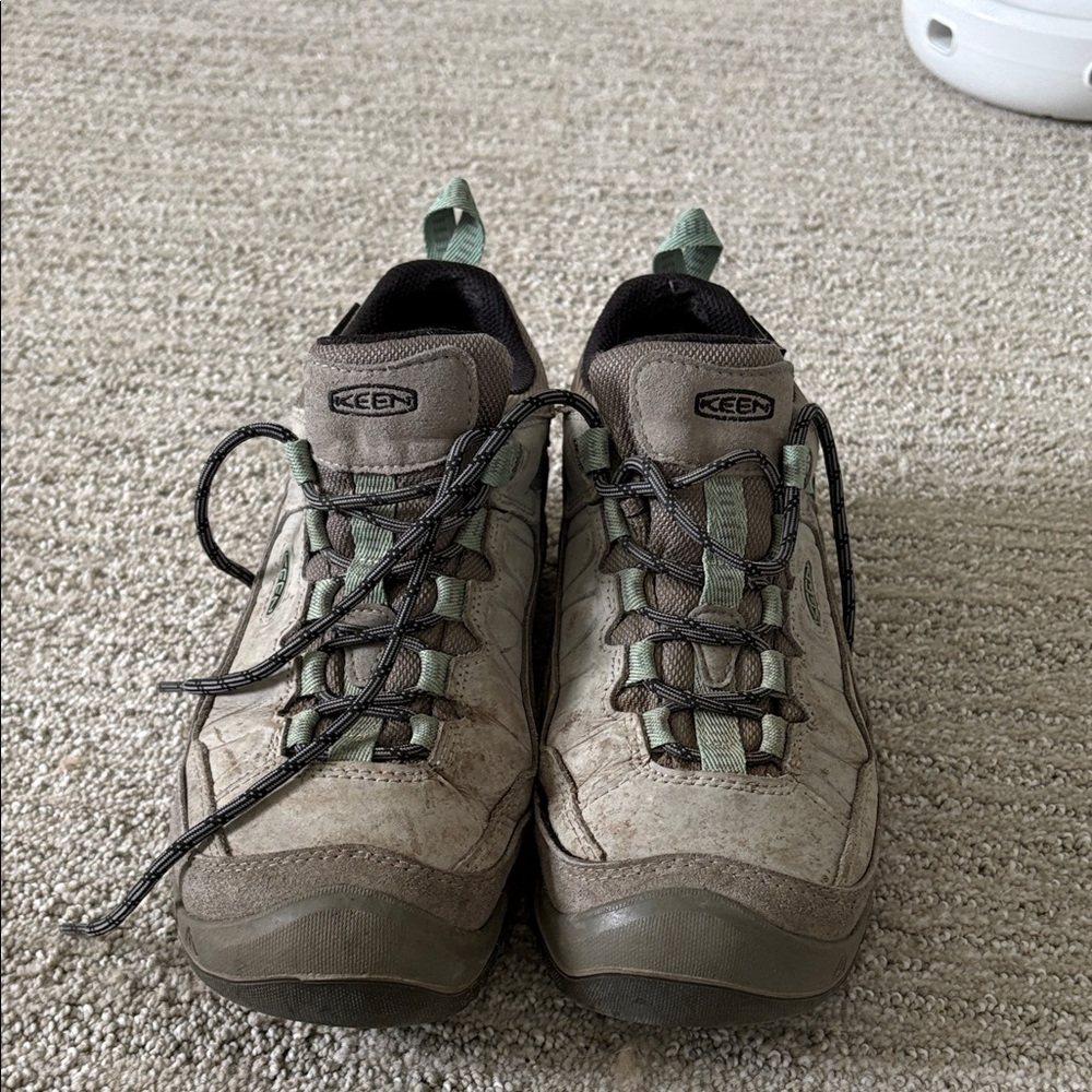KEEN women’s hiking shoes